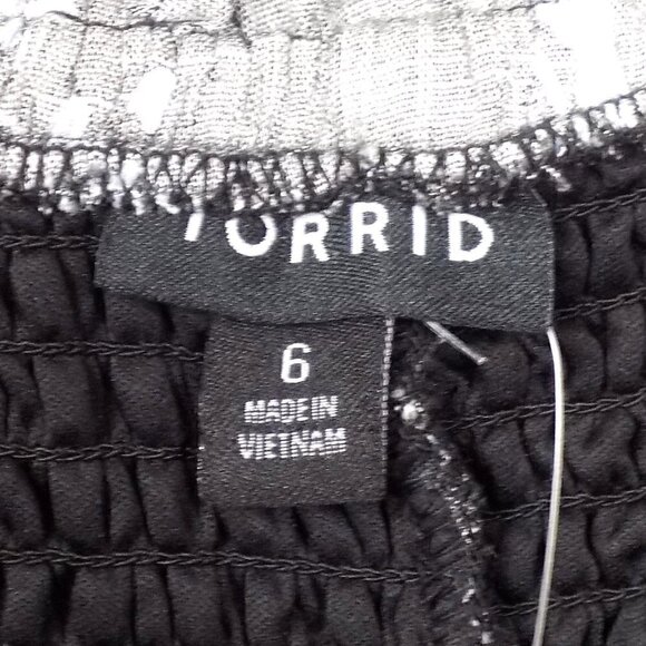 Torrid Smocked Blouse Plus Size 6X Long Sleeves Floral Print Blue Black New - Picture 3 of 9